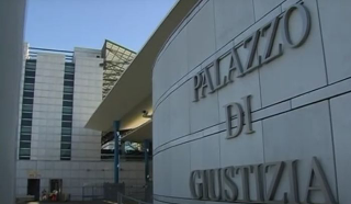 Teramo, braccianti pagati 5 euro l’ora: tre indagati per caporalato