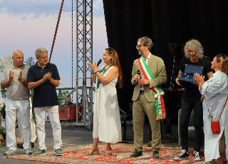 Roseto, magia al tramonto: Giovanni Allevi incanta 3mila persone nella Riserva del Borsacchio