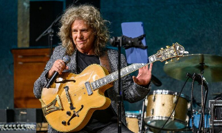 Giulianova, estate di grandi concerti: Pat Metheny confermato, trattative aperte per Gigi D’Alessio