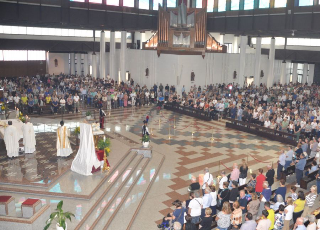 Migliaia di fedeli al Santuario di San Gabriele: una giornata di preghiera e tradizione