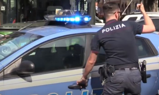Giovane tunisino arrestato dopo irruzione e aggressione agli agenti in centro a Teramo