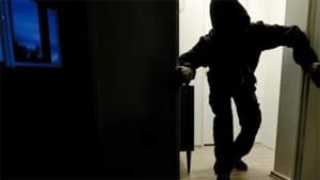 Pineto, 98enne raggirata e derubata in casa: ladri in fuga con oro e gioielli